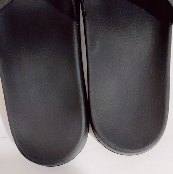 Gucci Men's Classic Slides – Size 9 – Authentic Luxury Comfort - Picture 5 of 15